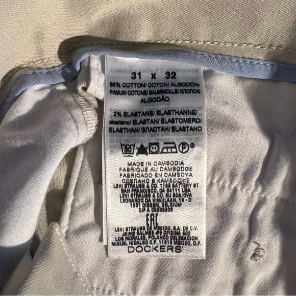 Dockers Men’s Signature Khakis, Straight Fit - Picture 6 of 7